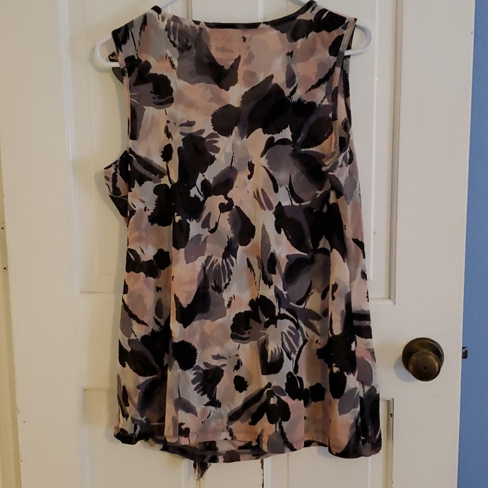 Plus Size Top - Picture 2 of 6